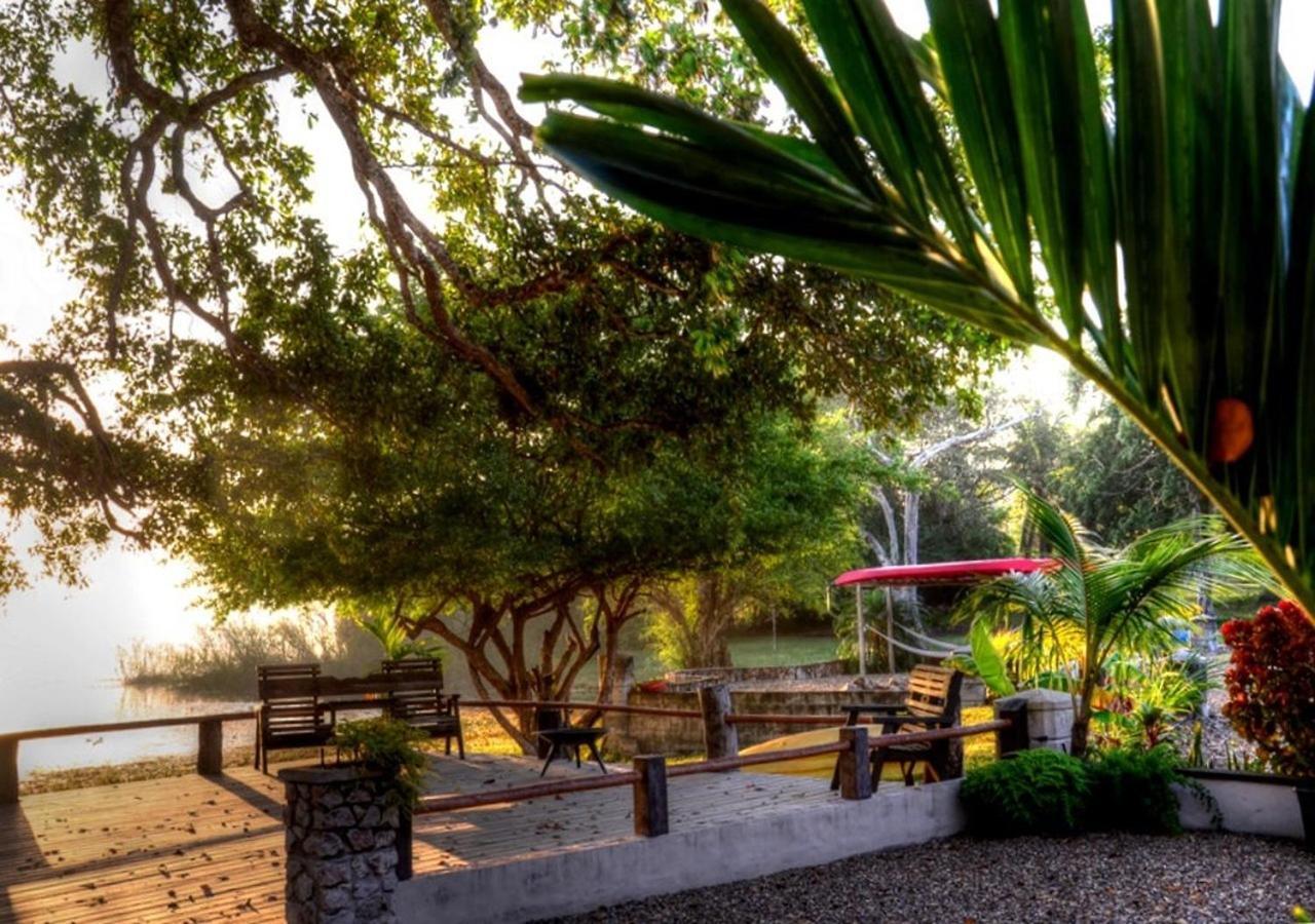 Crooкed Tree Lodge Belize Crooked Tree Dış mekan fotoğraf